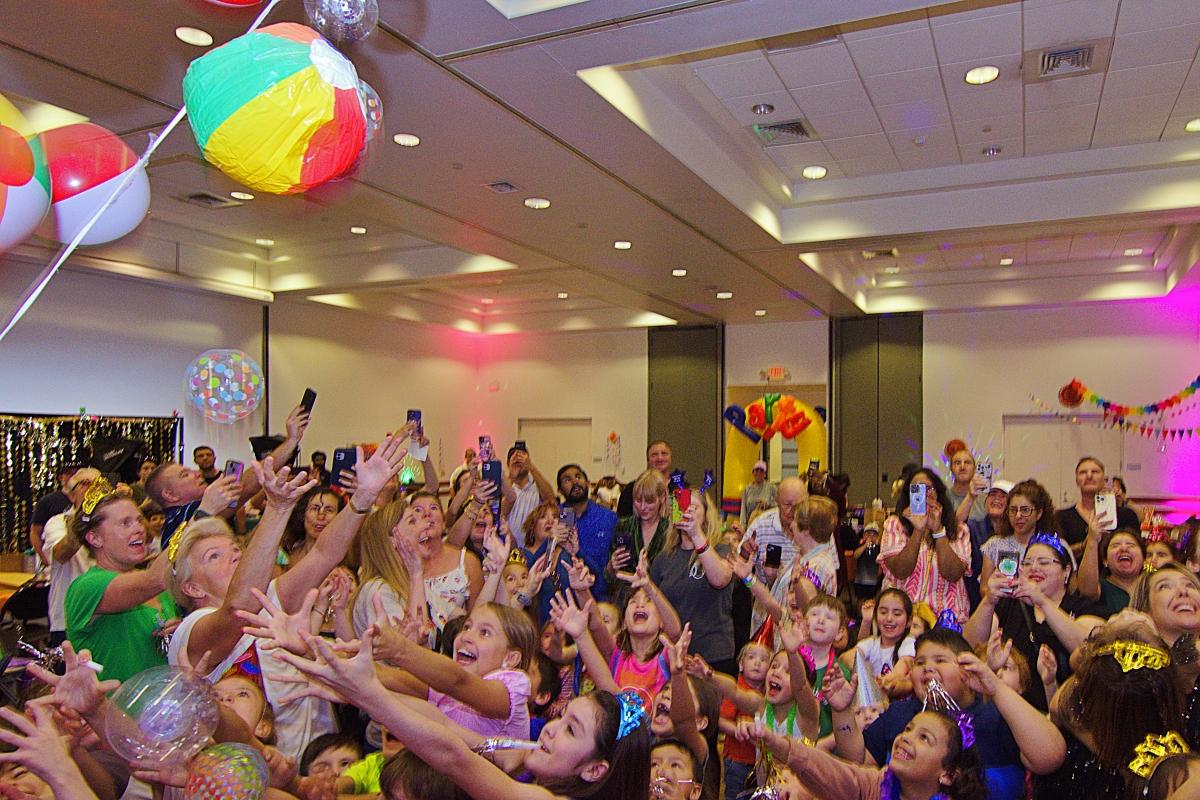 Beginning of the Noon Year's Eve Balloon Drop